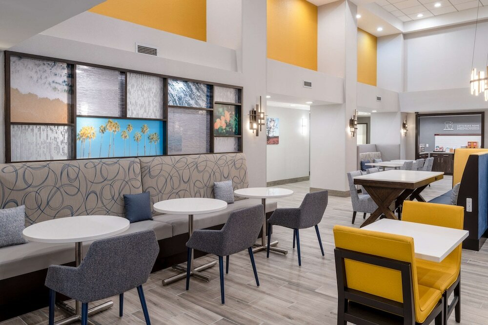 Фото Hampton Inn & Suites Agoura Hills