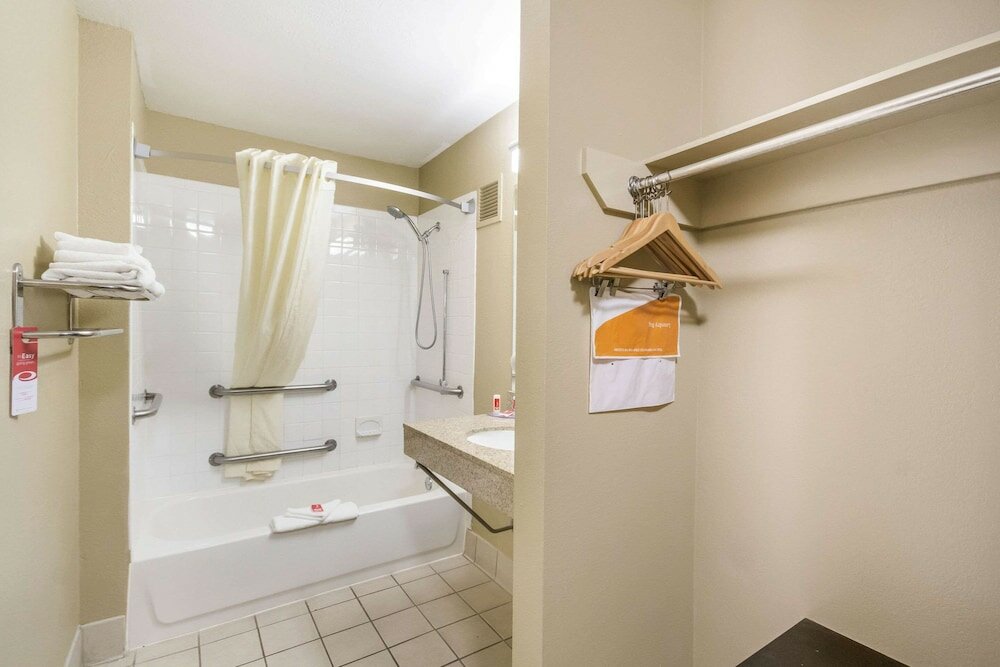 Фото Econolodge Inn & Suites