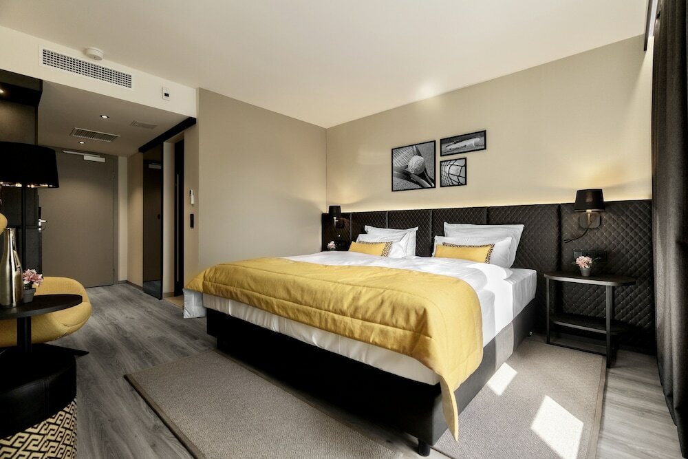 Фото Court Hotel