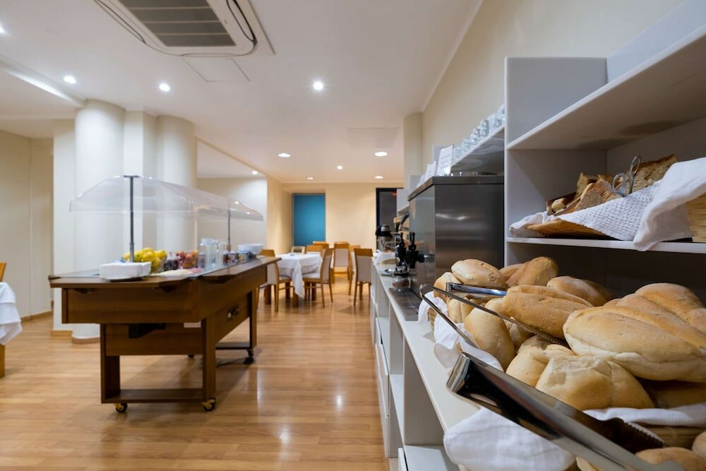 Фото Comfort Inn Ponta Delgada