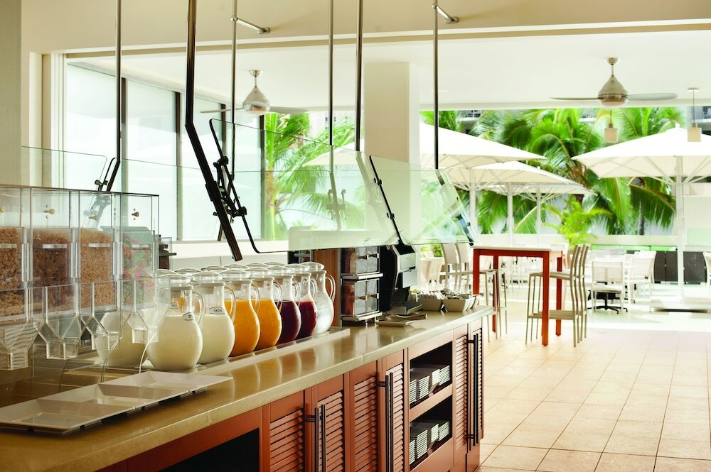 Фото Hyatt Place Waikiki Beach