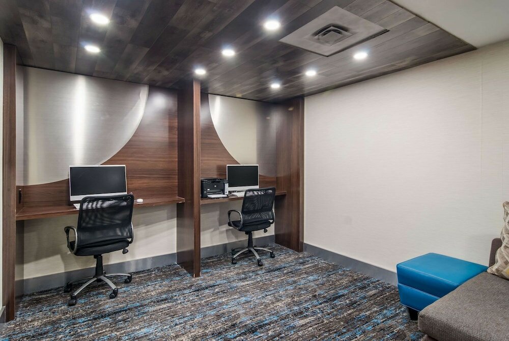 Фото Comfort Inn & Suites