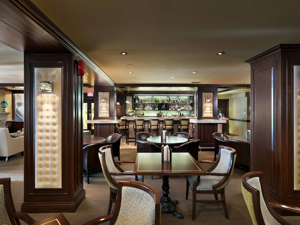 Фото Chateau Victoria Hotel & Suites