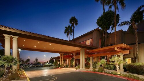 Гостиница Best Western Plus Scottsdale Thunderbird Suites в Скоттсдейле