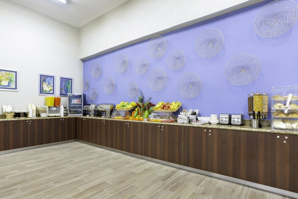 Фото Irazu Hotel & Studios