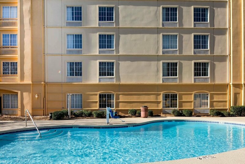 Гостиница La Quinta Inn & Suites by Wyndham Greenville Haywood