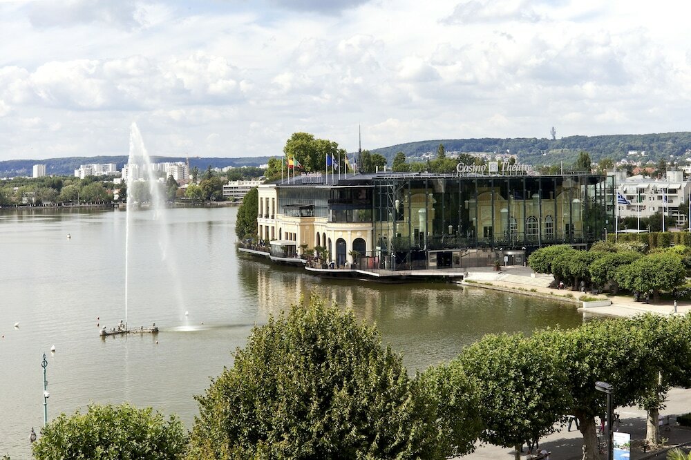 Фото Hôtel Barrière l'Hôtel du Lac