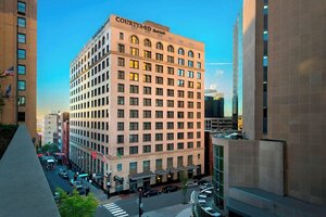 Гостиница Courtyard by Marriott Nashville Downtown