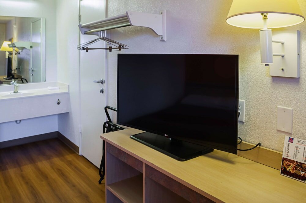 Фото West Ashley Inn