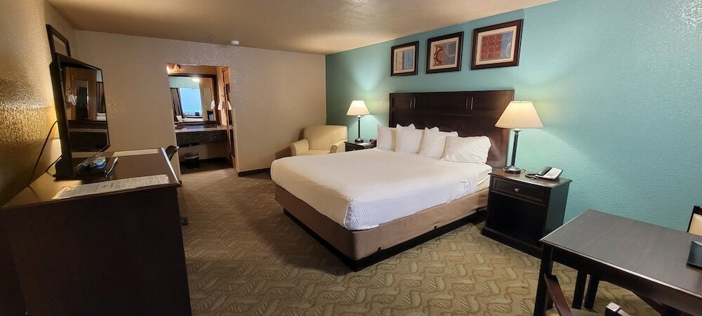 Фото Best Western Plus Bayshore Inn
