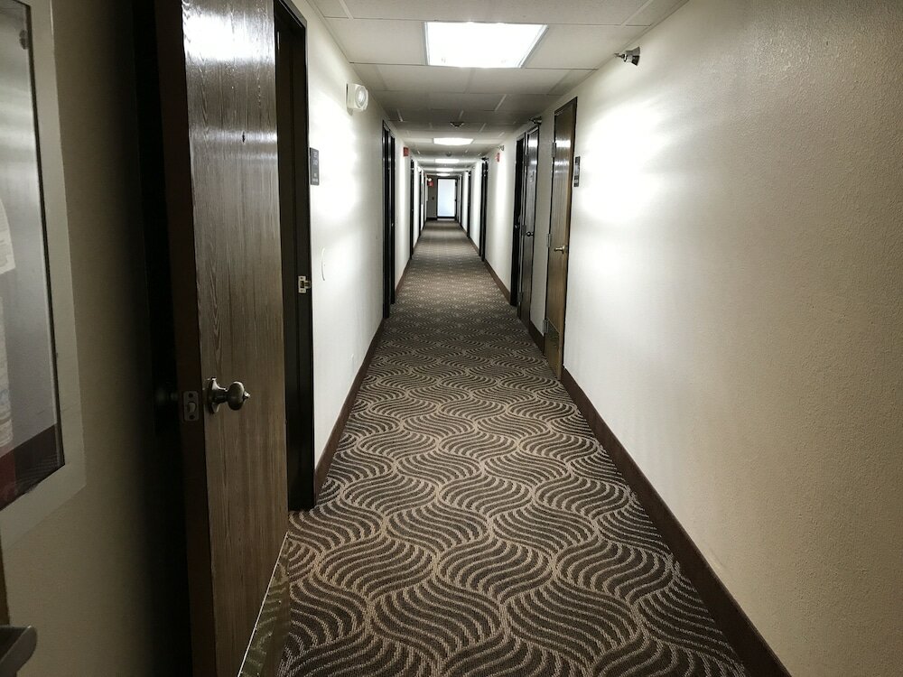 Фото Super 8 by Wyndham Omaha/West Dodge