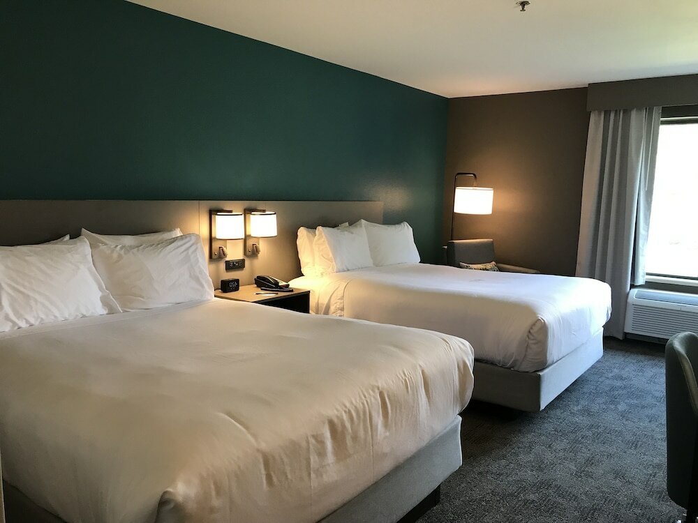 Фото Comfort Inn & Suites Nw Milwaukee