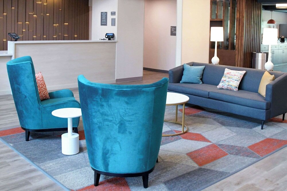 Фото Comfort Inn & Suites Nw Milwaukee