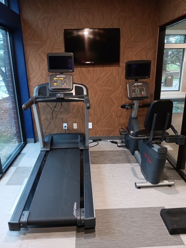 Фото Comfort Inn & Suites Nw Milwaukee