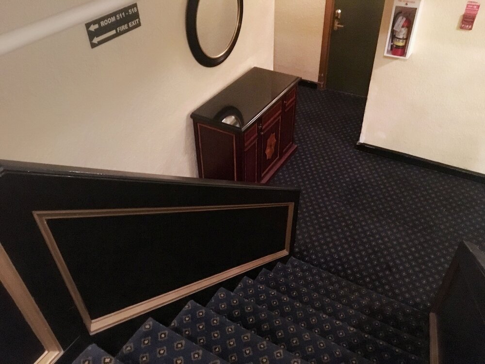 Фото Embassy Hotel