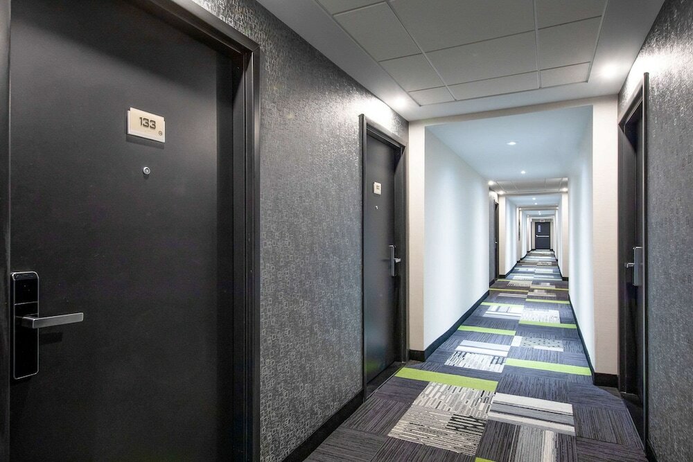 Фото Quality Inn & Suites Brossard