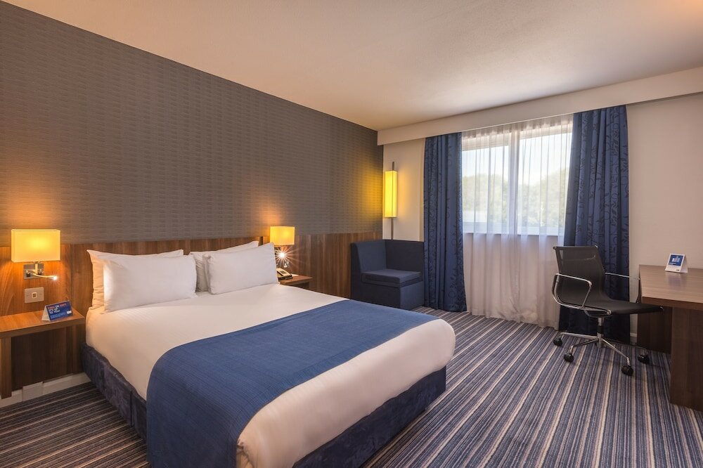 Фото Holiday Inn Express Preston - South, an Ihg Hotel