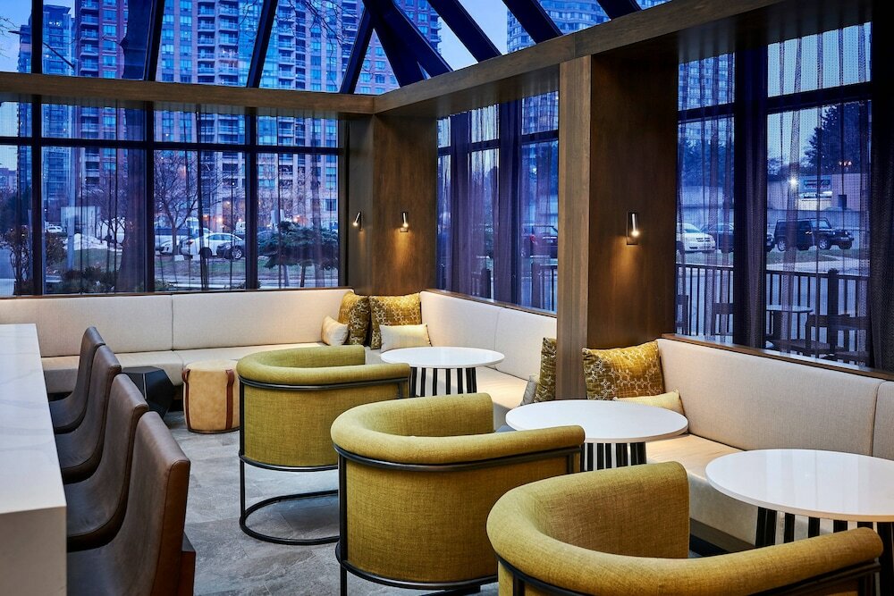 Фото Delta Hotels Toronto Mississauga