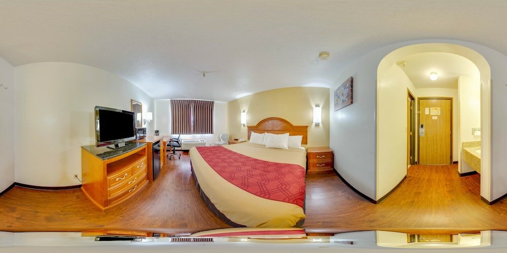 Фото Econo Lodge Inn & Suites