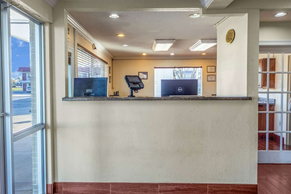 Фото Econo Lodge Meridian