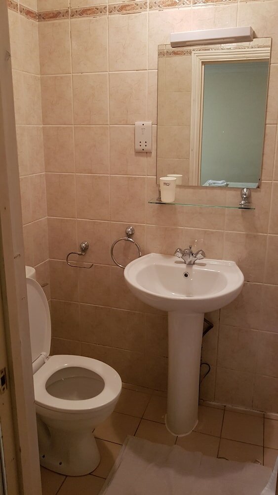 Фото Mandalay Picton House Hotel