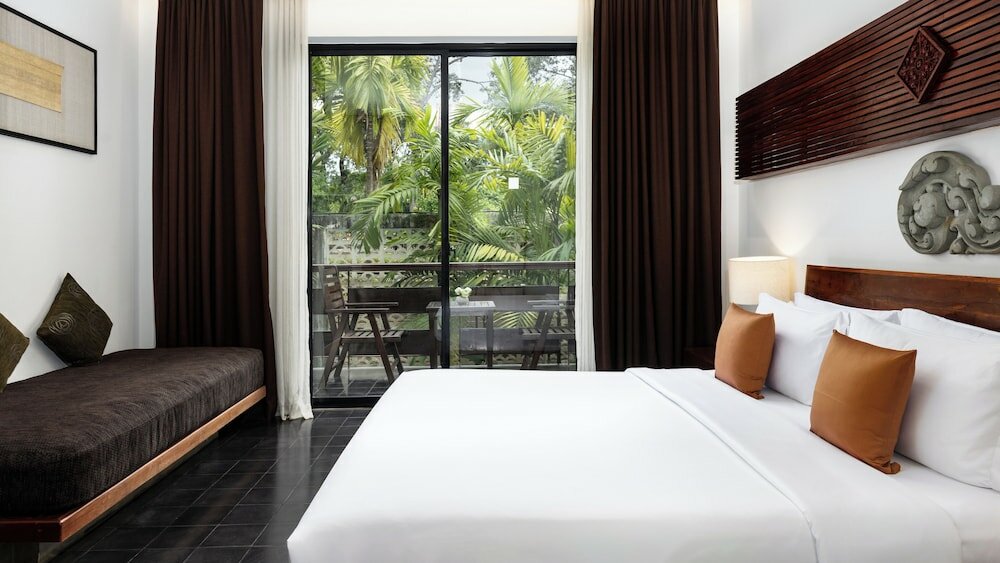 Фото Lynnaya Urban River Resort