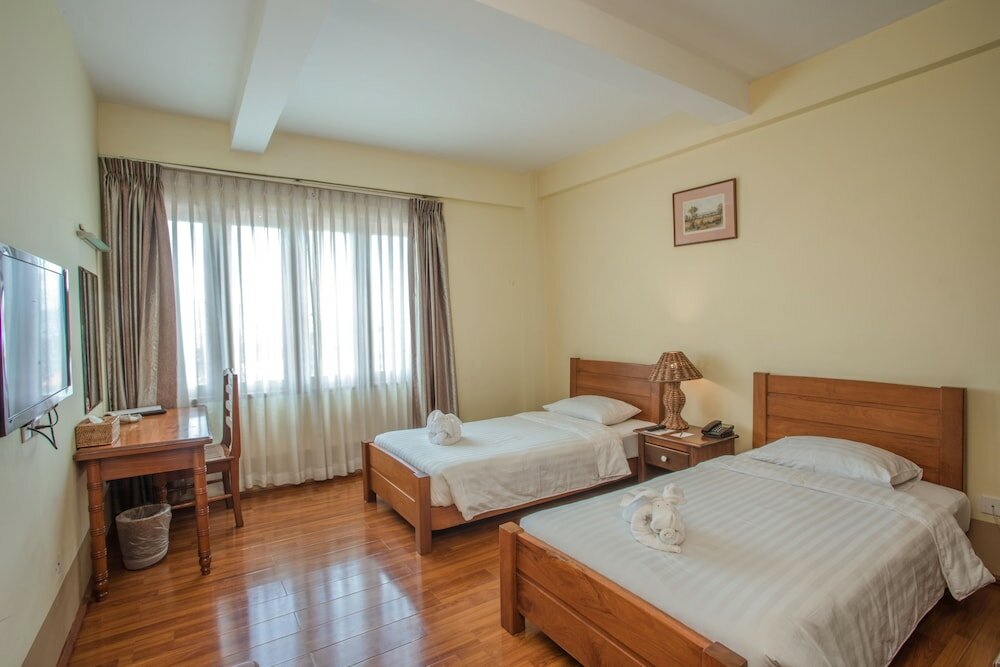 Фото Shwe Ingyinn Hotel