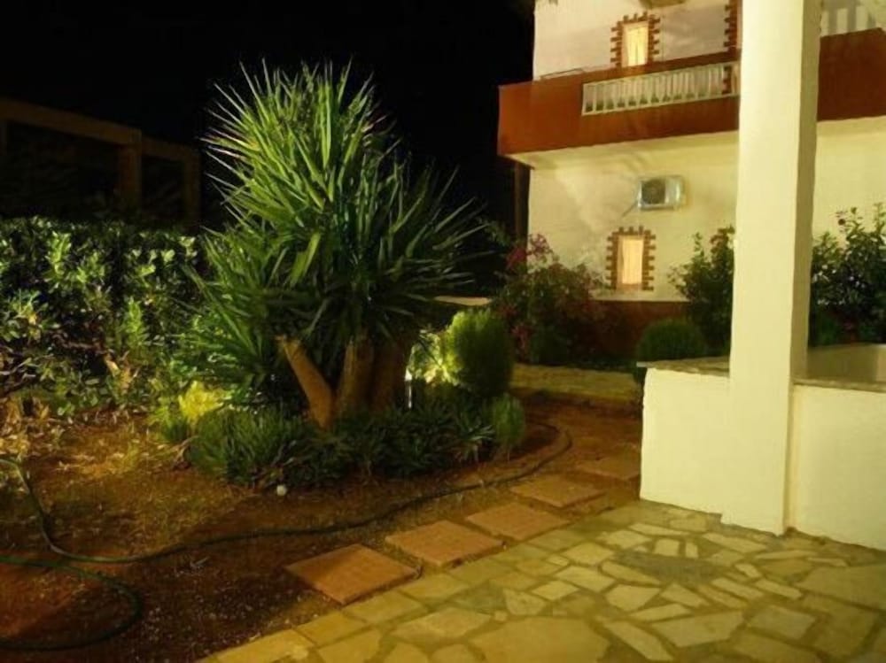 Фото Haris Apartments