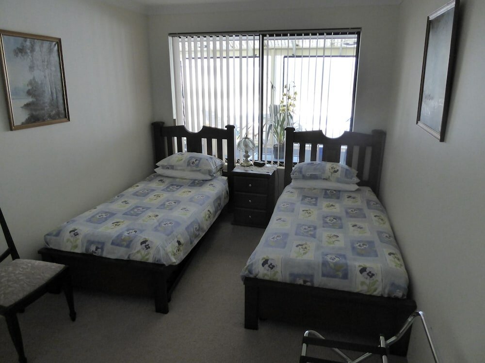 Фото Jennys Retreat B&b