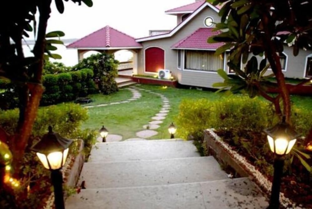 Фото Touchwood Resort Bhopal