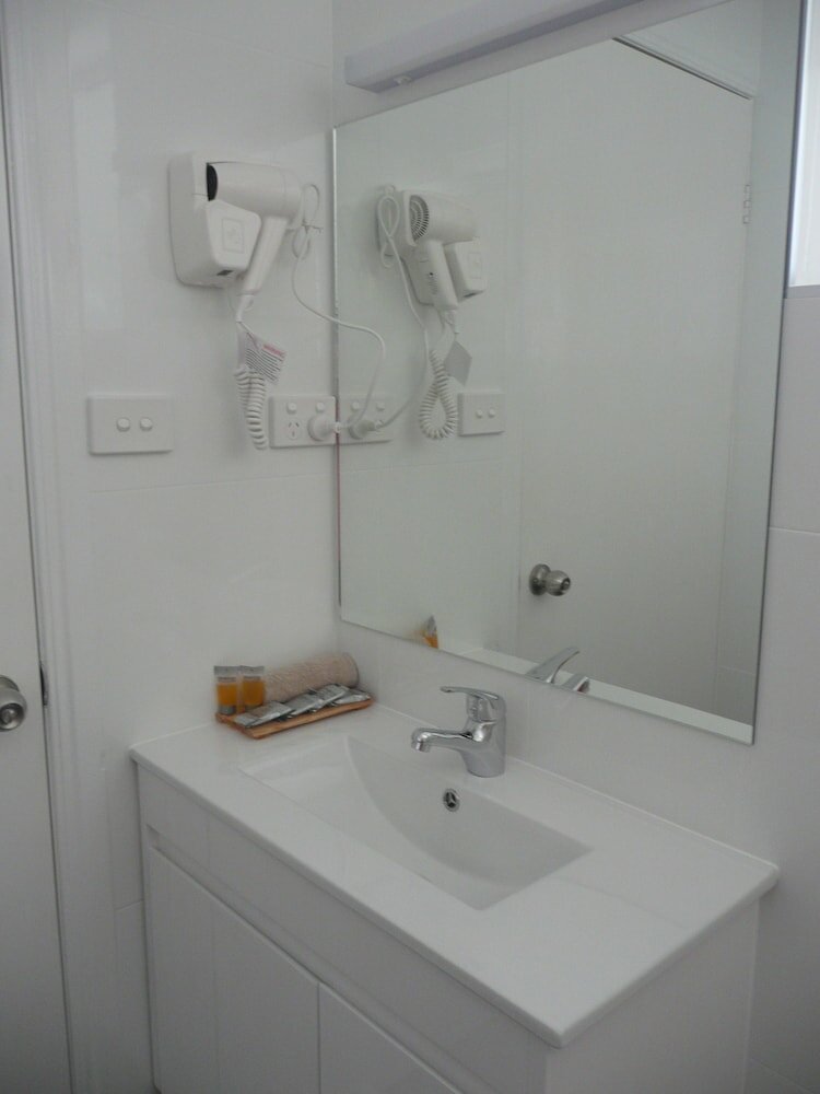 Фото Rosebourne Gardens Motel