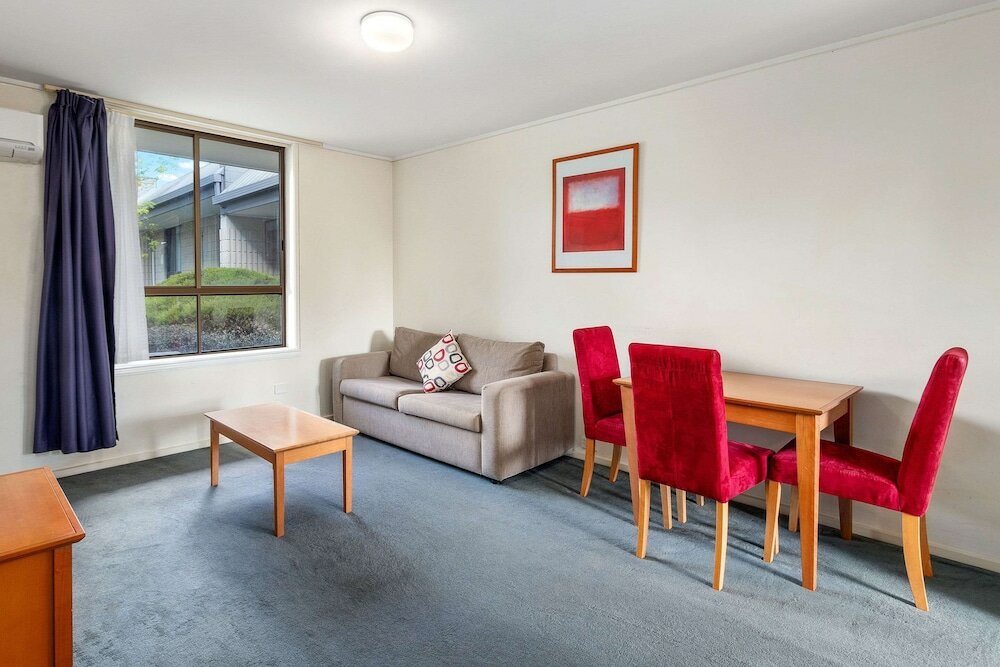 Фото Knox International Hotel & Apartments