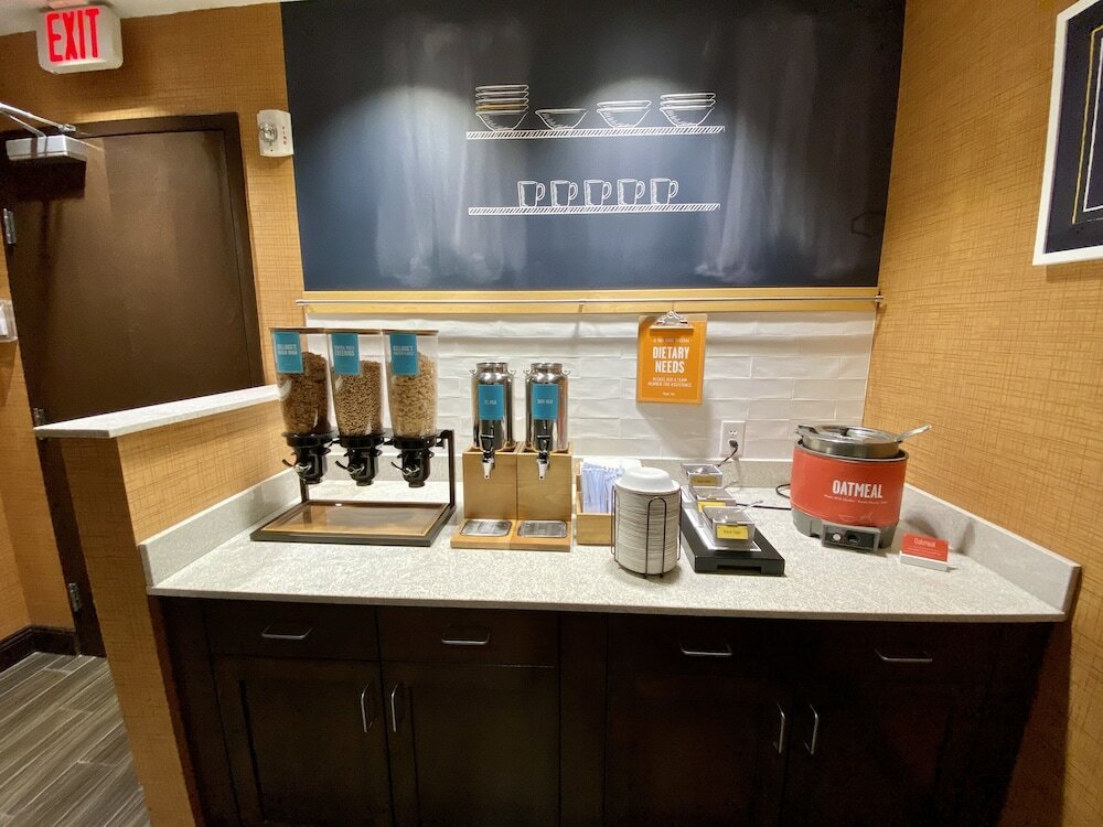 Фото Hampton Inn & Suites Deland