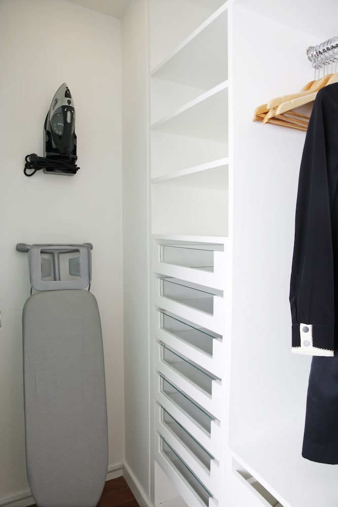 Фото 1866 Court & Suites