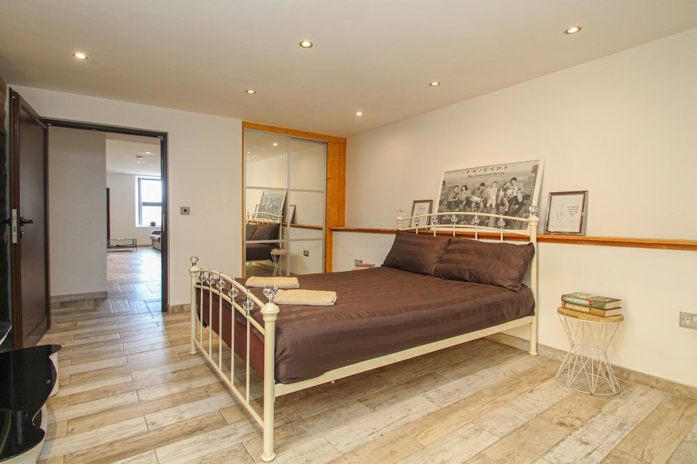 Фото Lavish Apartment sleeps 5 Lanark