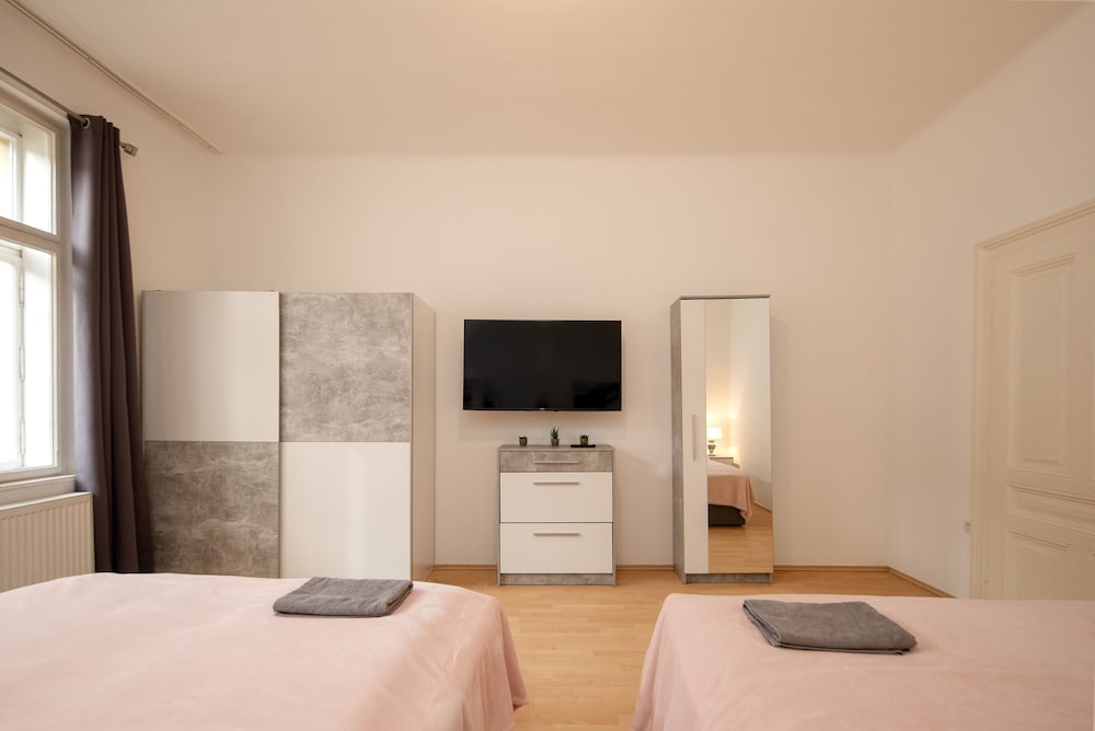 Фото City Apartment - 5 min to Metro