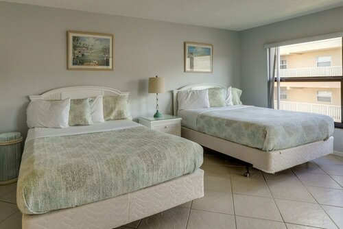 Апартаменты Sandy Shores Condo Across From Johns Pass!