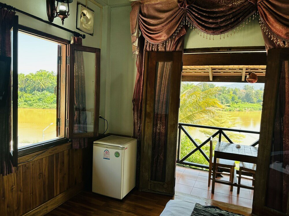 Фото Kingkham Riverside Hotel