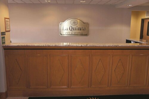 Гостиница La Quinta Inn & Suites by Wyndham Omaha Airport Downtown в Каунсил Блаффс