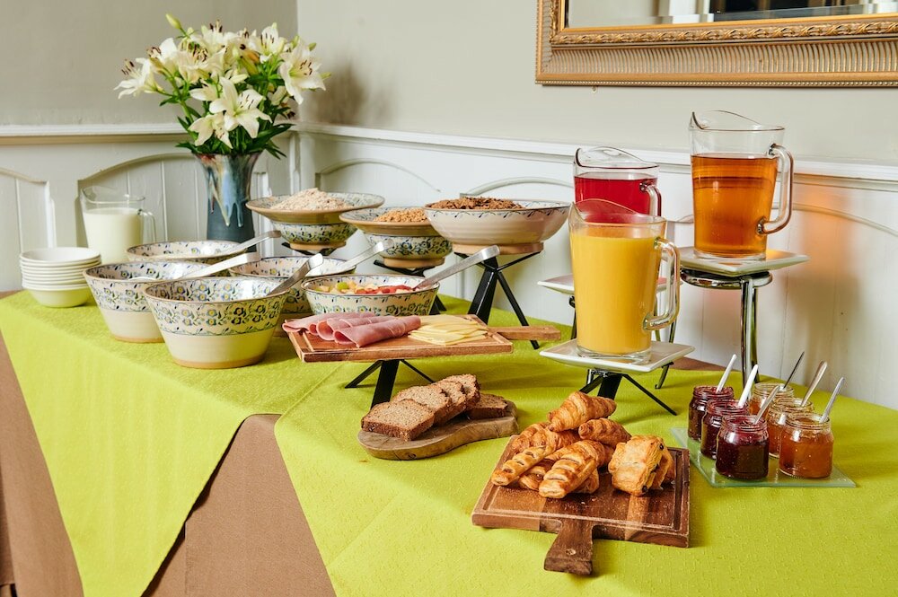 Фото Hylands Burren Hotel