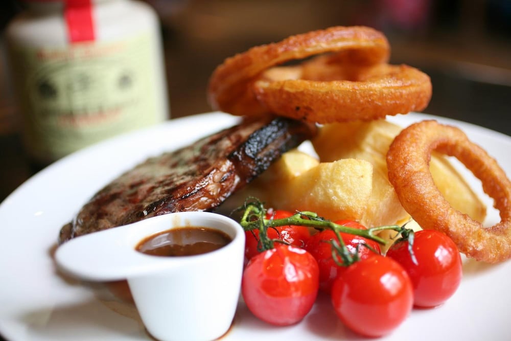 Фото The Crown hotel