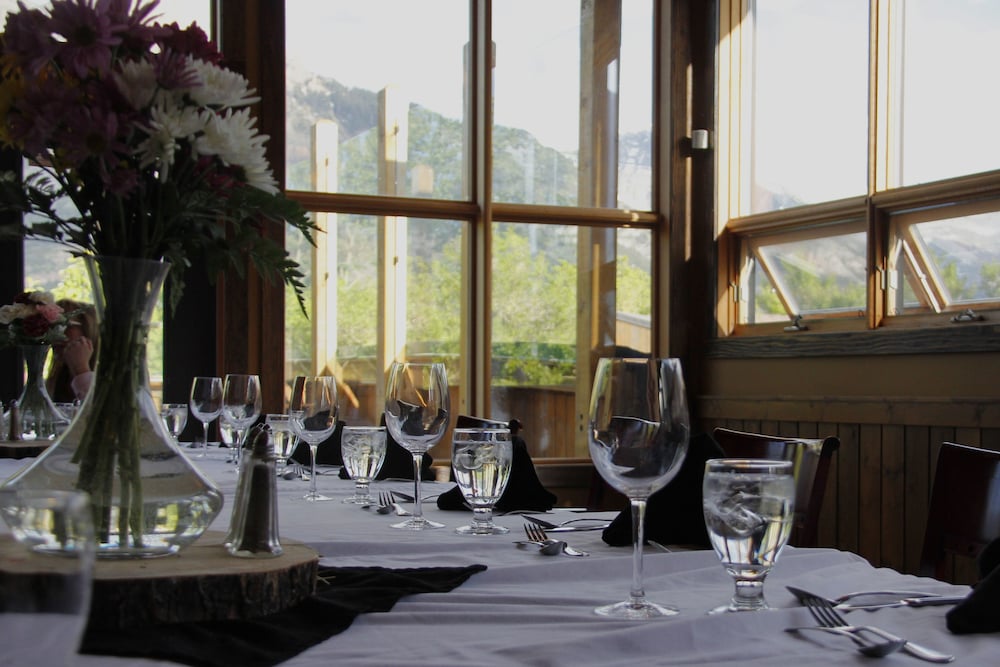 Фото Waterton Lakes Lodge Resort