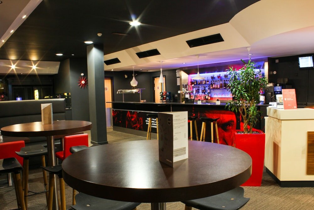 Фото Ibis Cardiff