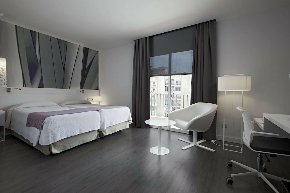 Фото Nh Barcelona Stadium