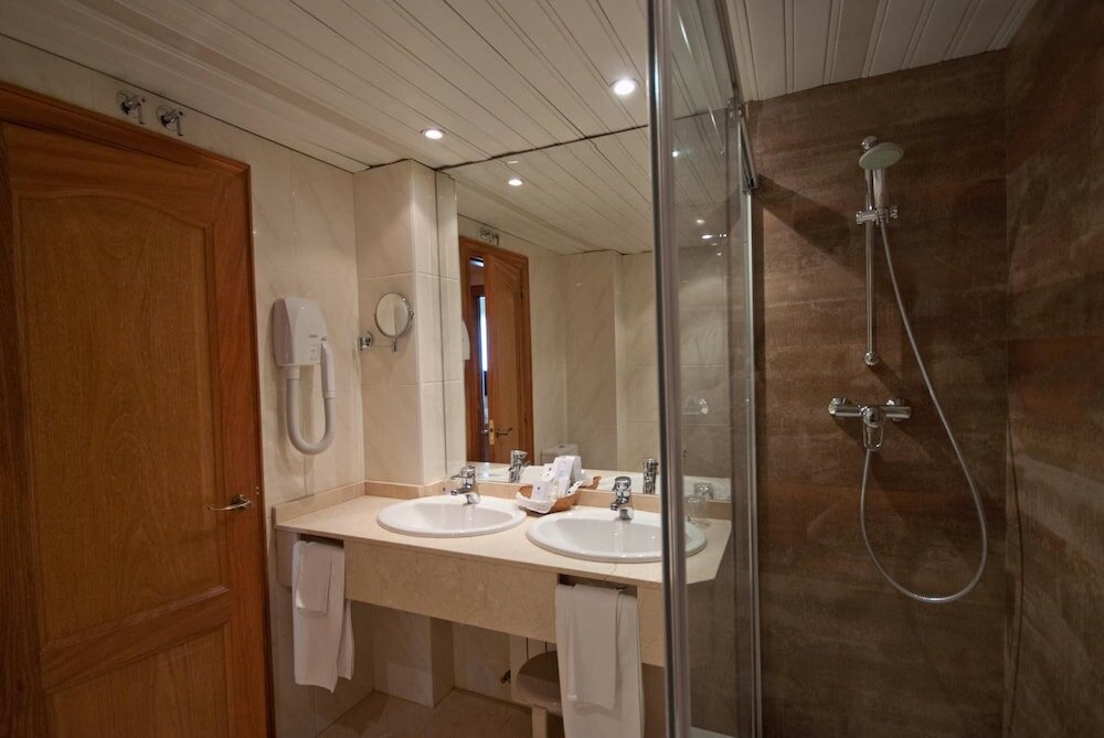 Фото Hotel Hoyuela