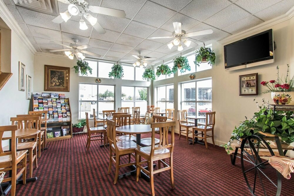 Фото Comfort Inn at Northwest Expressway