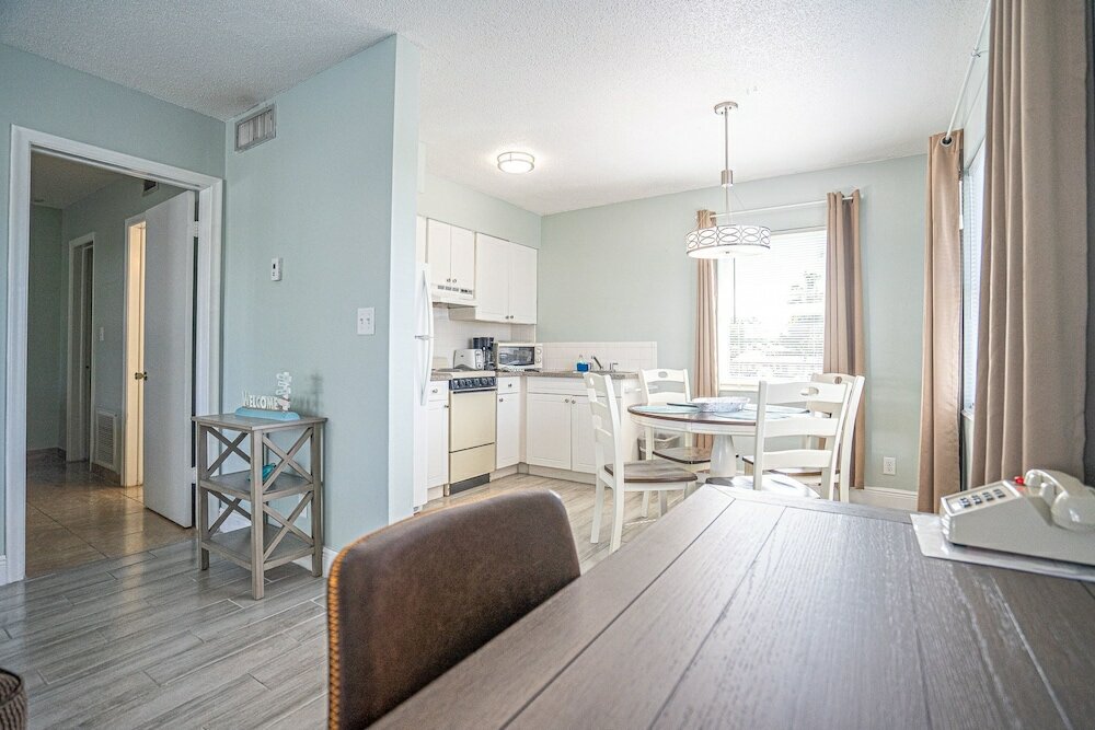 Фото Carriage House Resort Motel