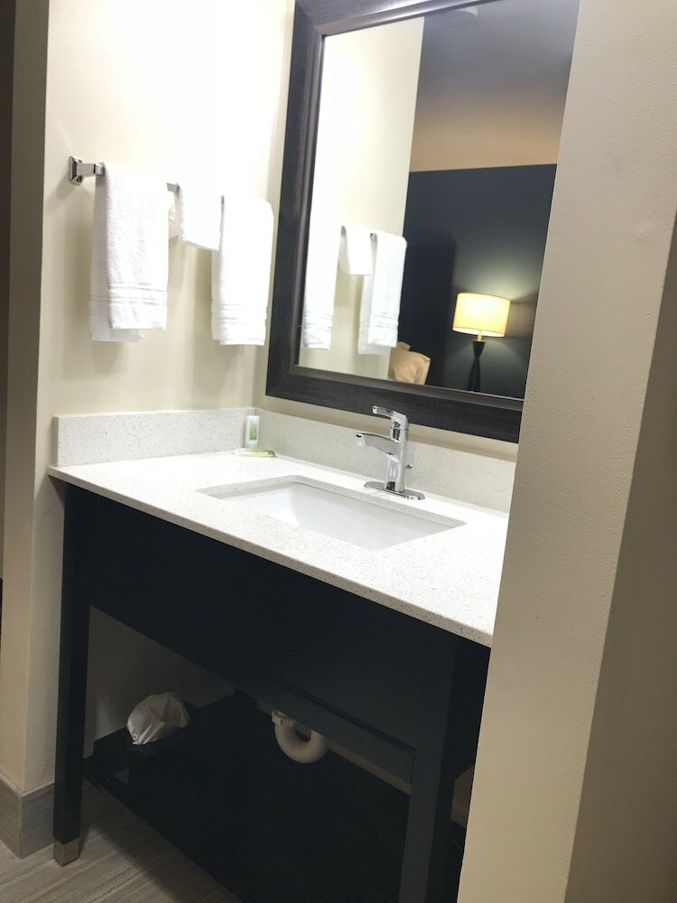 Фото AmericInn by Wyndham Jefferson