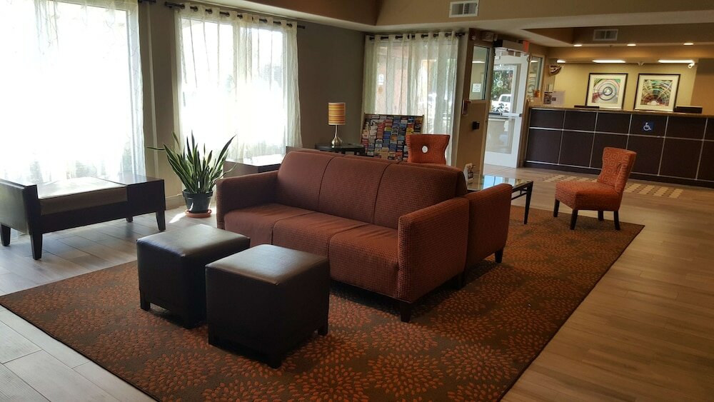 Фото Best Western Plus Airport Inn & Suites