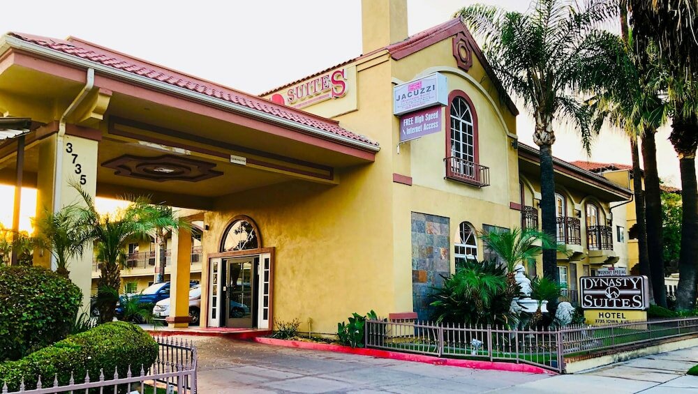Фото Dynasty Suites Hotel Riverside